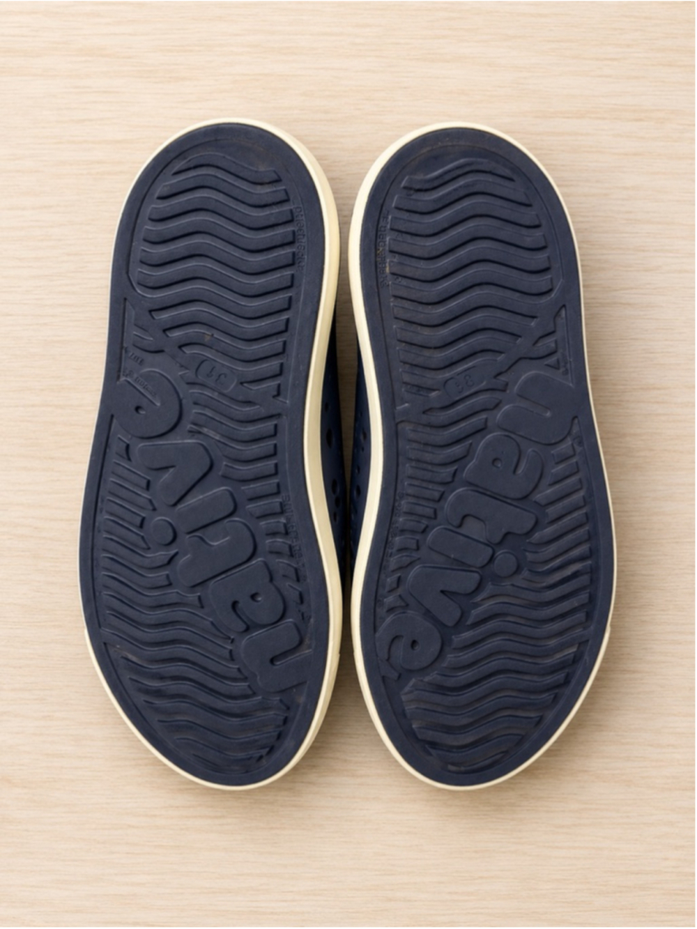 Native Jefferson Kids Slip-On Shoes Navy Cream‎ Size C8 - Picture 4 of 5